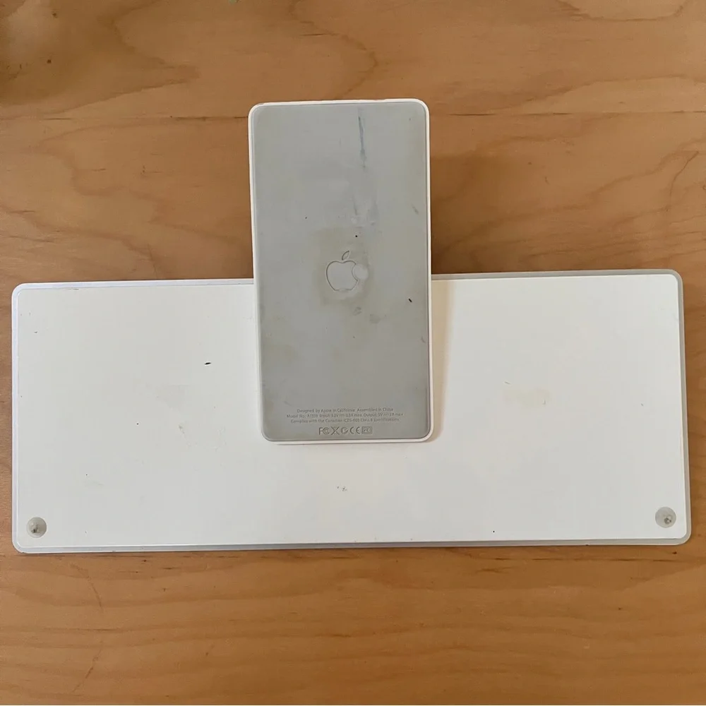 APPLE Ipad White Keyboard Dock Untested Older Gen Compatible